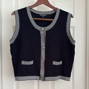 Adrianna Papell Top Size XL Black and White Knit Button Down Sleeveless Vest
